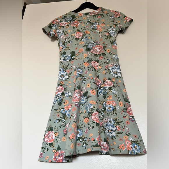 Summer dress made from polyester and spandex. - Picture 2 of 2